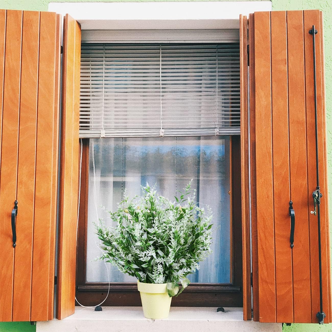 8 Pack Artificial Plants Flowers Grass Shrubs No Fade Faux Plastic Flowers Outdoor for Vases Farmhouse Garden Porch Patio Office Indoor Wedding Decoration Greenery Fake Plants (5#White)