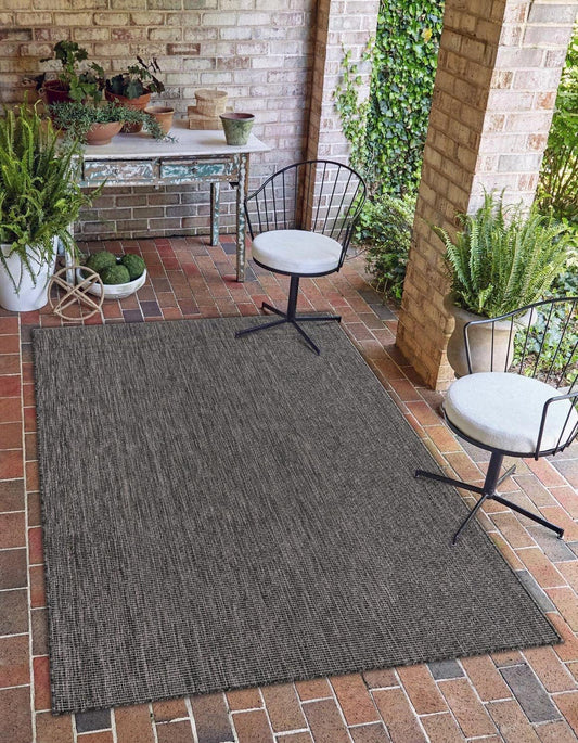 Unique Loom Outdoor Solid Collection Area Rug (5' 3" x 7' 1" Rectangle Black/Ivory)