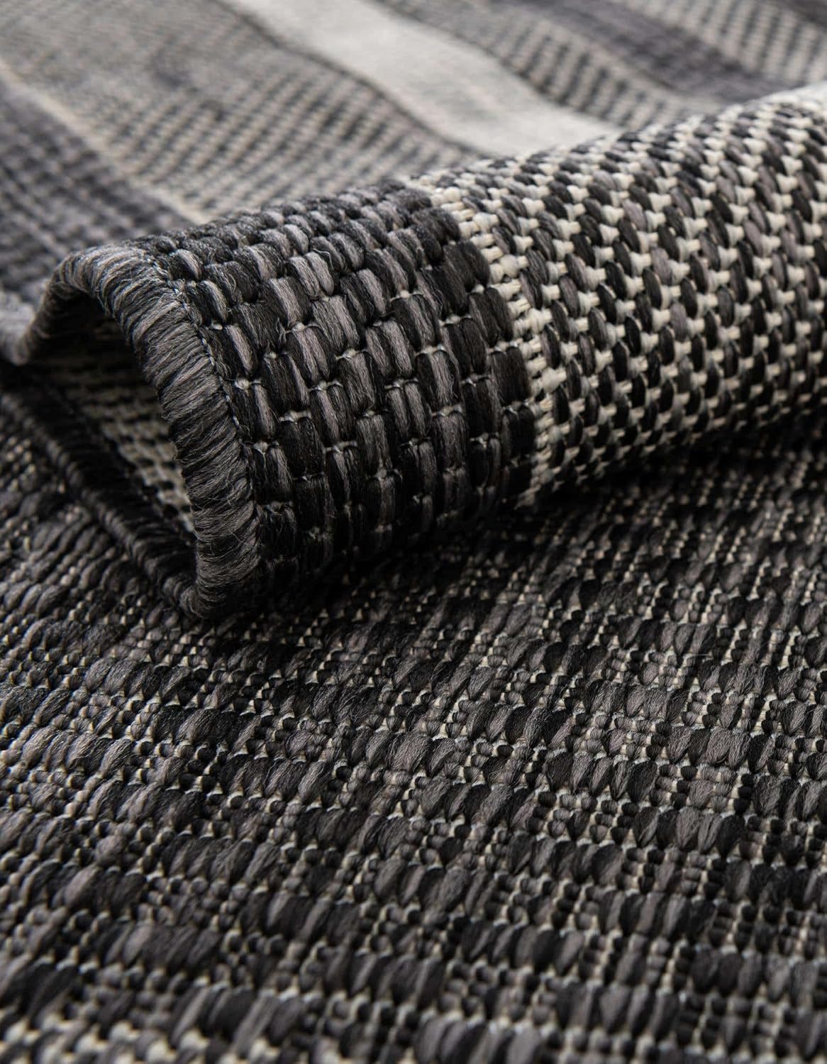 Unique Loom Outdoor Border Collection Area Rug - Soft Border (6' 1" Round Black/Ivory)